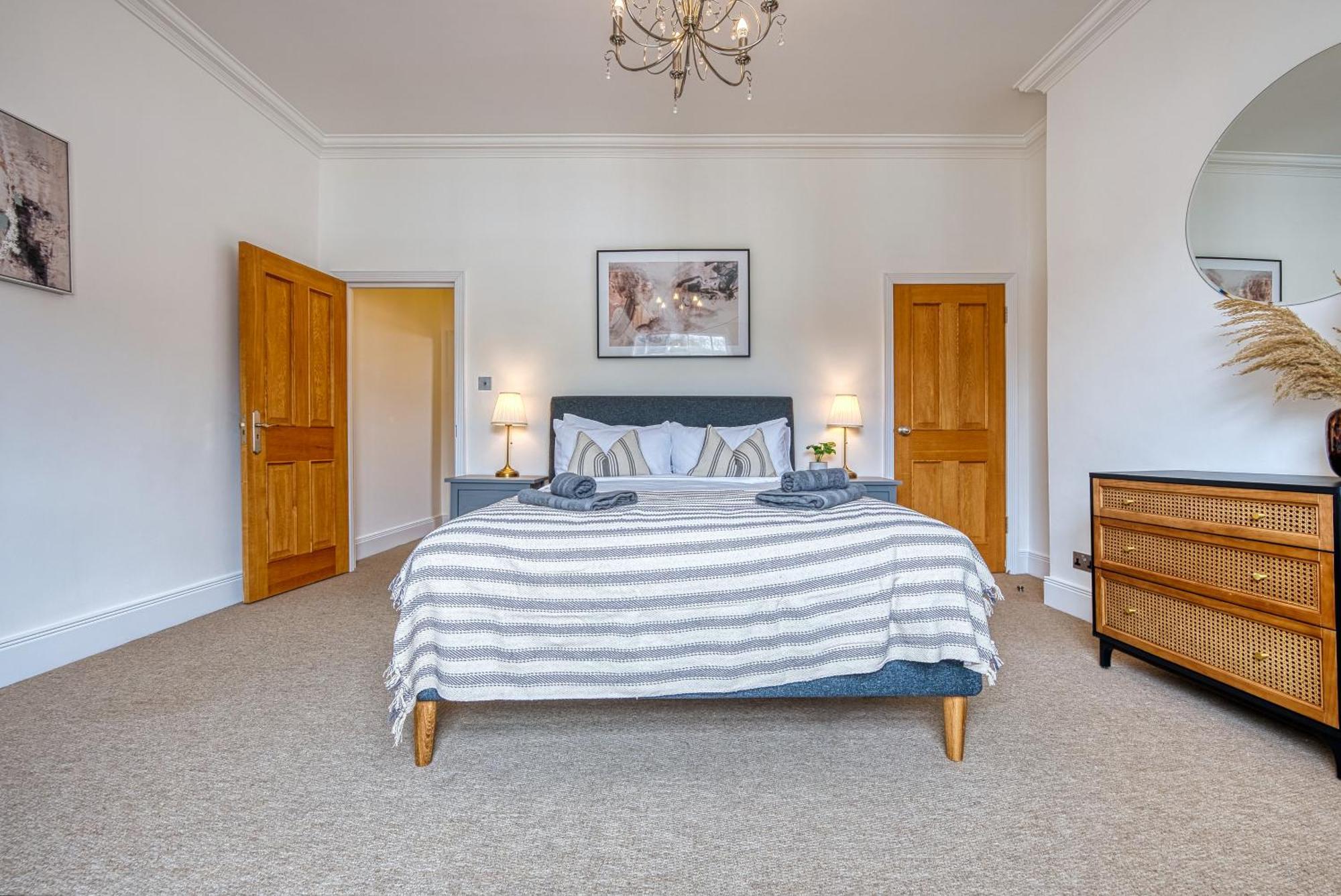 2 Bed Stunning Chic Modern Spacious Apt, Ocean Village, Southampton - Plenty Of Parking - By Blue Puffin Stays 外观 照片
