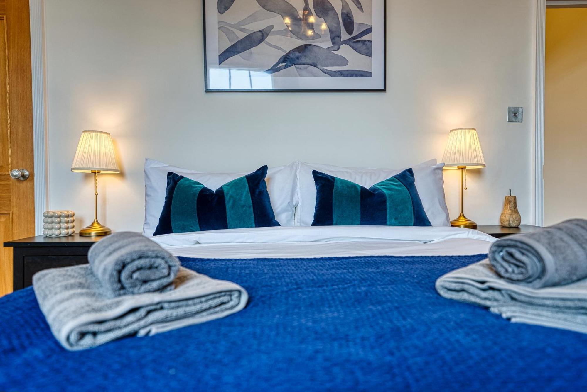 2 Bed Stunning Chic Modern Spacious Apt, Ocean Village, Southampton - Plenty Of Parking - By Blue Puffin Stays 外观 照片