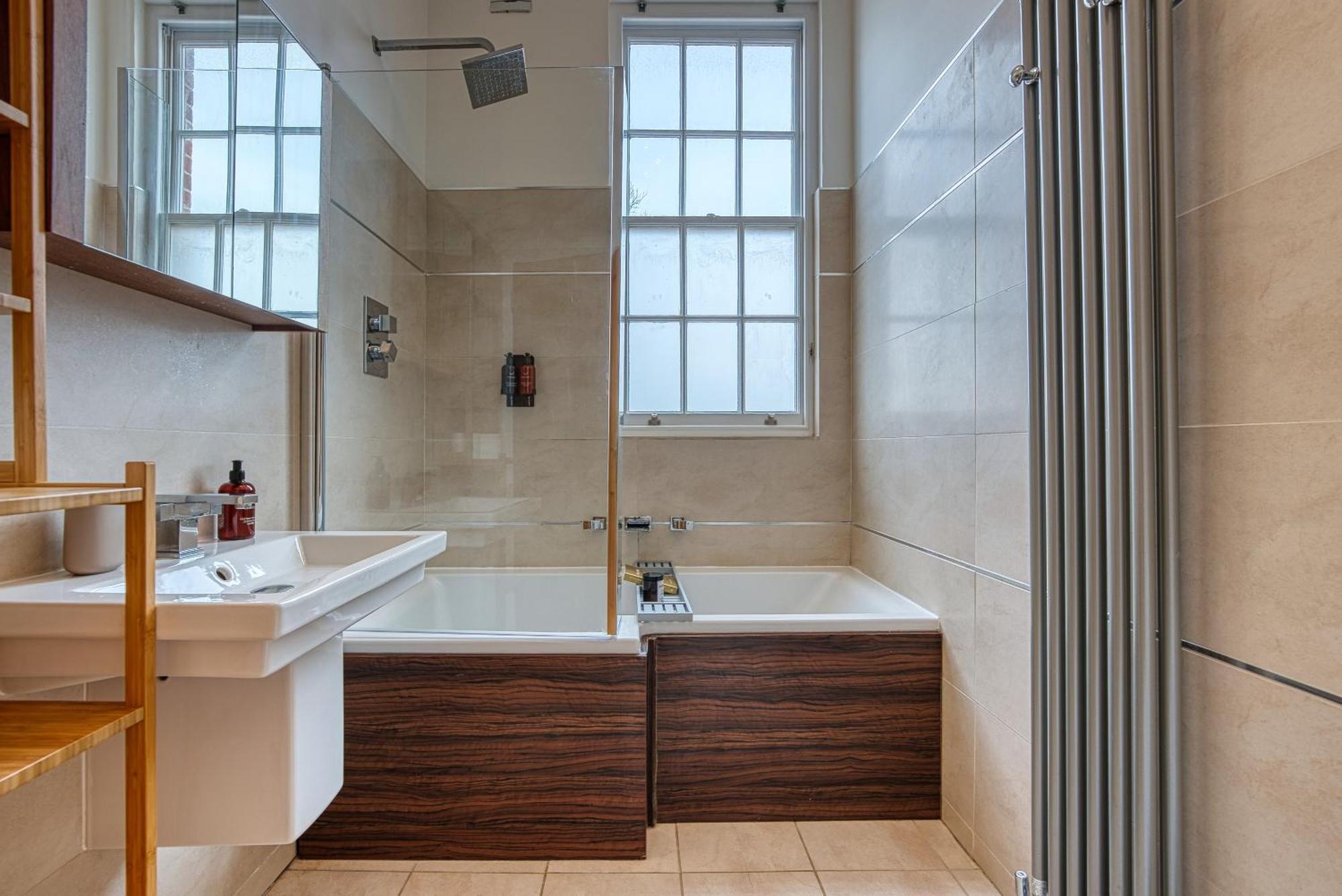 2 Bed Stunning Chic Modern Spacious Apt, Ocean Village, Southampton - Plenty Of Parking - By Blue Puffin Stays 外观 照片