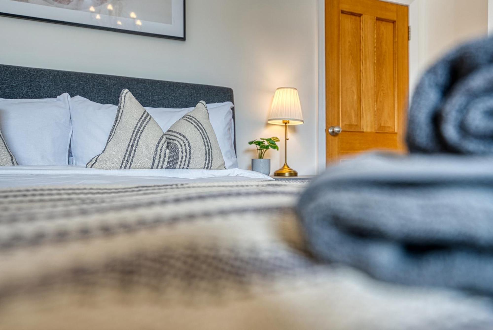 2 Bed Stunning Chic Modern Spacious Apt, Ocean Village, Southampton - Plenty Of Parking - By Blue Puffin Stays 外观 照片
